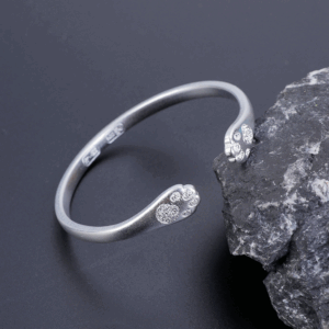 Lucky Paw Cat Claw Bracelet – Unleash Feline Fortune & Fashion!
